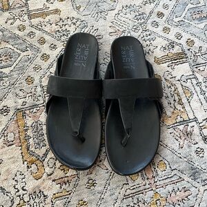 Naturalizer Black Gen Twirl Thong Sandals